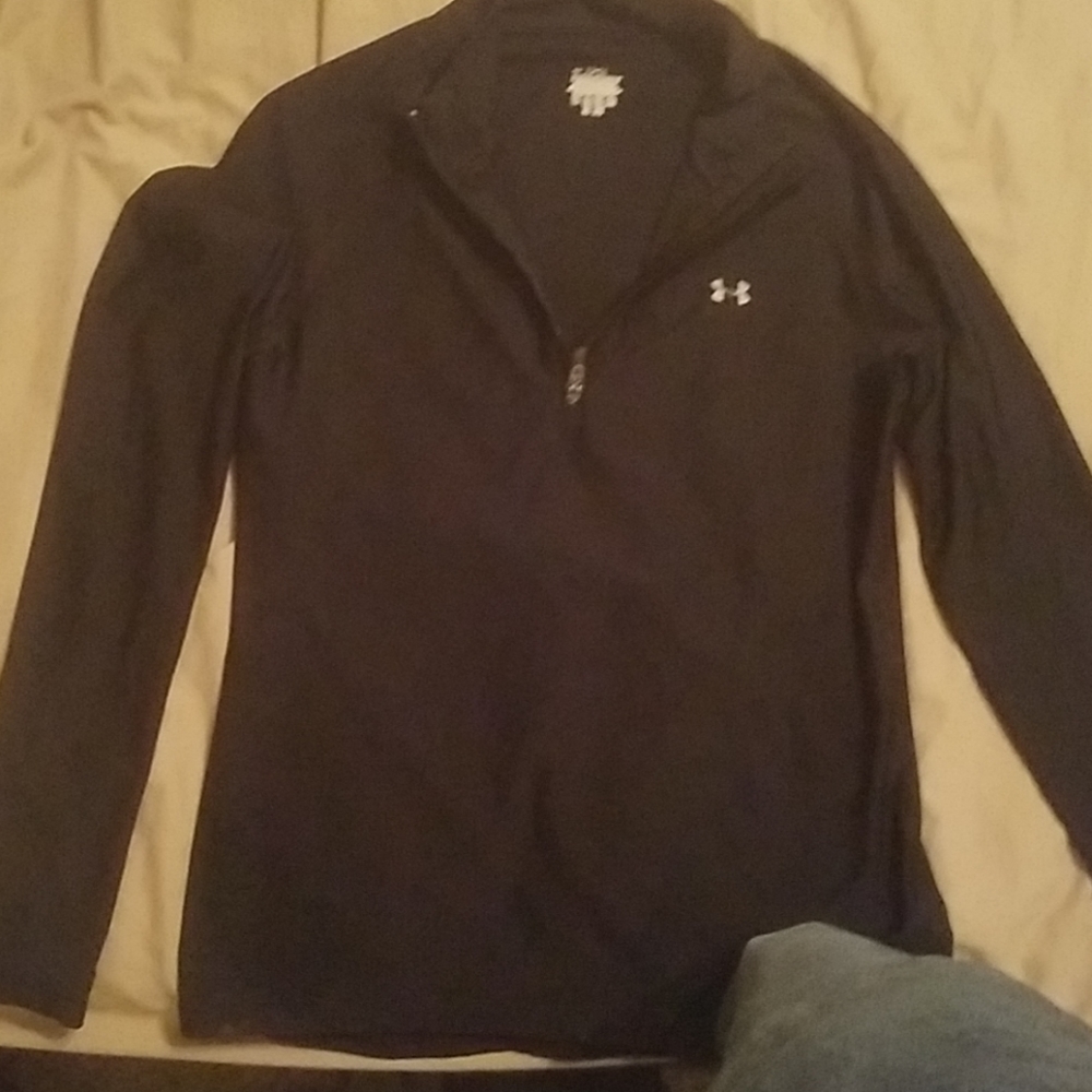Underarmer base layering shirt